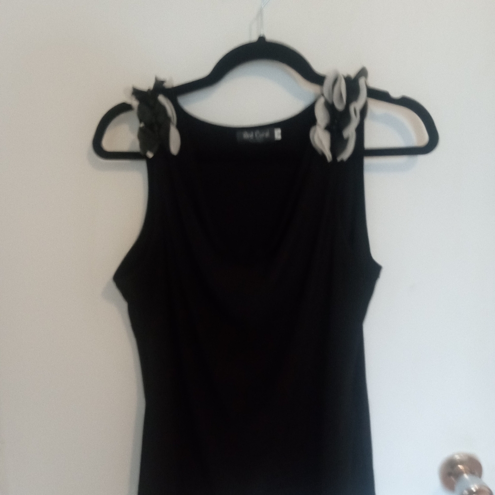Black Sleeveless Draped Neck Top - Picture 6 of 7